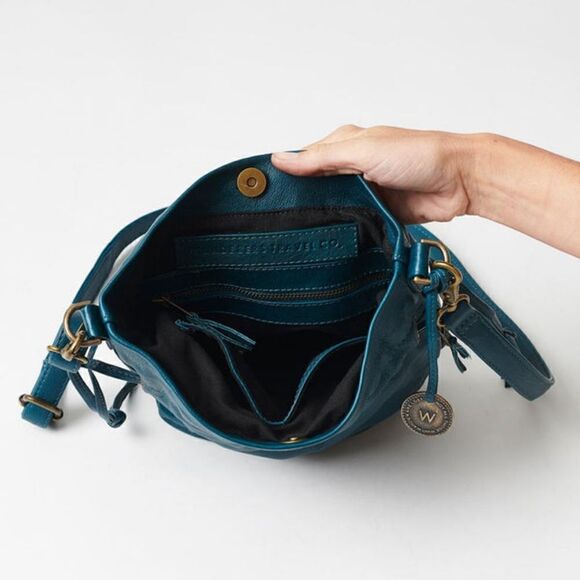 Wanderer's Travel Co Azzurra Pebbled Leather Bronte Bucket Crossbody Bag EUC - Picture 6 of 14